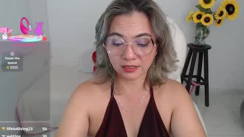 Snapshot of rebeca_milf chatting on October 2025 01:17:02 AM REBECA online show from October 2025 01:17:02 AM