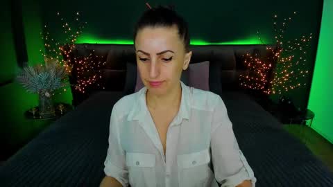 Snapshot of rebecca_diamonds chatting on January 2025 06:38:01 AM rebecca_diamonds online show from January 2025 06:38:01 AM