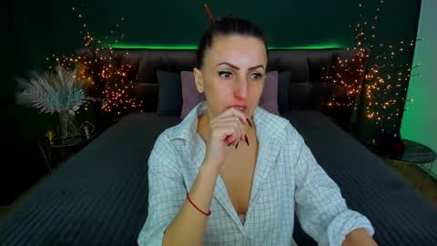 Snapshot of rebecca_diamonds chatting on February 2025 06:42:01 AM rebecca_diamonds online show from February 2025 06:42:01 AM