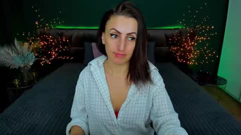 Snapshot of rebecca_diamonds chatting on February 2025 01:37:02 PM rebecca_diamonds online show from February 2025 01:37:02 PM