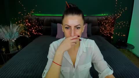 Snapshot of rebecca_diamonds chatting on February 2025 06:52:02 AM rebecca_diamonds online show from February 2025 06:52:02 AM