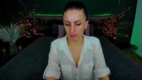 Snapshot of rebecca_diamonds chatting on February 2025 02:31:02 PM rebecca_diamonds online show from February 2025 02:31:02 PM