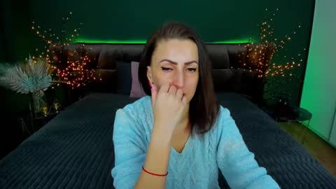 Snapshot of rebecca_diamonds chatting on February 2025 07:06:02 AM rebecca_diamonds online show from February 2025 07:06:02 AM