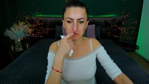 Snapshot of rebecca_diamonds chatting on February 2025 07:23:02 AM rebecca_diamonds online show from February 2025 07:23:02 AM