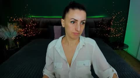 Snapshot of rebecca_diamonds chatting on March 2025 06:26:02 AM rebecca_diamonds online show from March 2025 06:26:02 AM