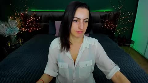 Snapshot of rebecca_diamonds chatting on March 2025 07:03:01 AM rebecca_diamonds online show from March 2025 07:03:01 AM