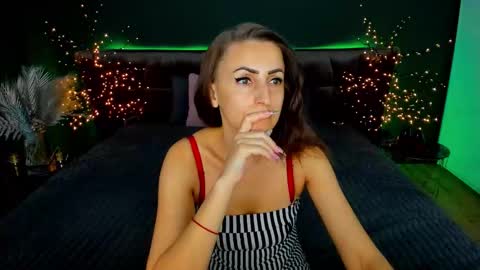 Snapshot of rebecca_diamonds chatting on September 2025 05:29:01 AM rebecca_diamonds online show from September 2025 05:29:01 AM