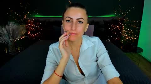 Snapshot of rebecca_diamonds chatting on September 2025 12:05:02 PM rebecca_diamonds online show from September 2025 12:05:02 PM