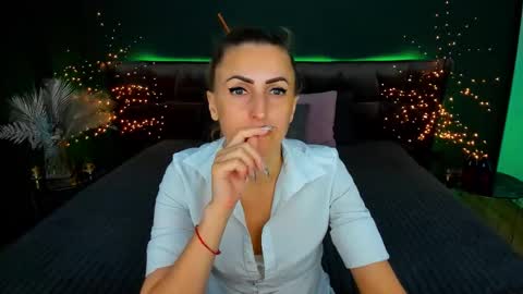 Snapshot of rebecca_diamonds chatting on September 2025 06:28:02 AM rebecca_diamonds online show from September 2025 06:28:02 AM