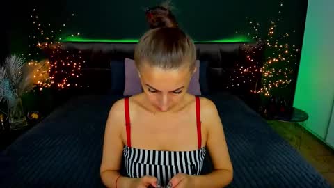 Snapshot of rebecca_diamonds chatting on September 2025 06:18:01 AM rebecca_diamonds online show from September 2025 06:18:01 AM