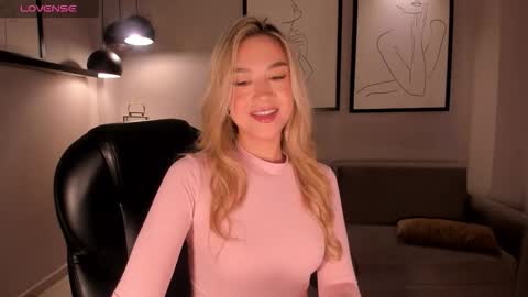 Rebe online show from December 2025 07:44:01 PM