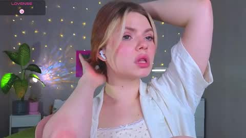Snapshot of red__candy chatting on May 2026 02:46:02 PM red__candy online show from May 2026 02:46:02 PM