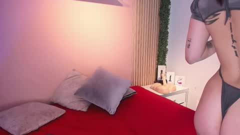 Stefany    online show from February 2025 05:21:02 PM