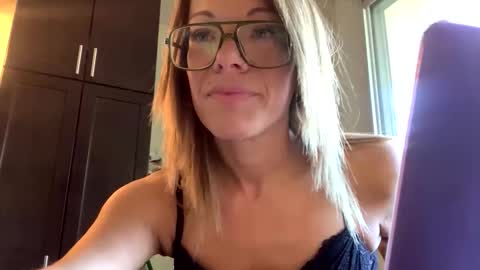 Snapshot of reflectiveren chatting on November 2025 05:23:01 PM Reflective Ren online show from November 2025 05:23:01 PM