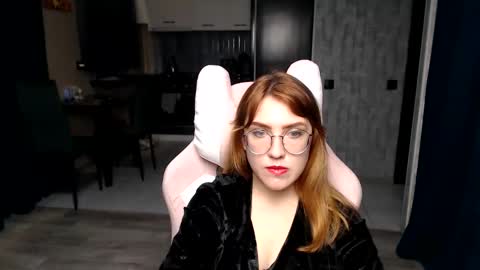 Regina online show from November 2025 05:52:01 AM