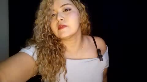 Snapshot of rei_chan26 chatting on February 2025 06:26:02 AM Tania Nixx online show from February 2025 06:26:02 AM