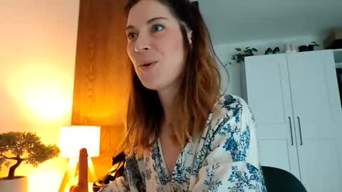 Snapshot of reileyfoxx chatting on April 2026 05:51:02 AM Reiley online show from April 2026 05:51:02 AM