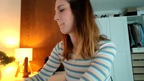 Snapshot of reileyfoxx chatting on April 2026 11:04:01 AM Reiley online show from April 2026 11:04:01 AM