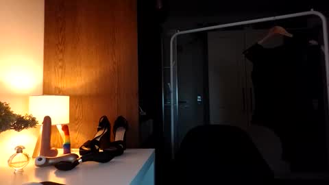 Snapshot of reileyfoxx chatting on April 2026 09:09:02 PM Reiley online show from April 2026 09:09:02 PM