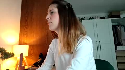 Snapshot of reileyfoxx chatting on April 2026 08:26:01 AM Reiley online show from April 2026 08:26:01 AM