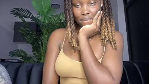 Snapshot of reina77xo chatting on June 2026 05:01:02 PM reina77xo online show from June 2026 05:01:02 PM