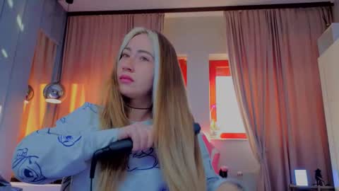 reina cummings online show from November 2025 07:19:01 AM