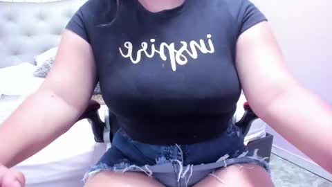 reina_loren online show from March 2025 11:12:01 PM