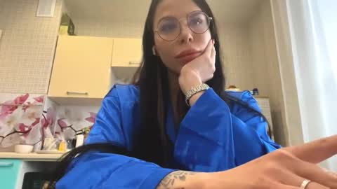 Snapshot of reinaiafrate chatting on November 2025 07:52:02 AM Emma online show from November 2025 07:52:02 AM