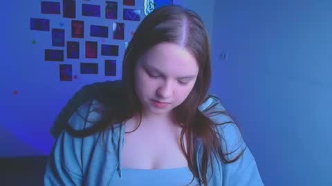 Reina online show from March 2026 06:43:02 AM