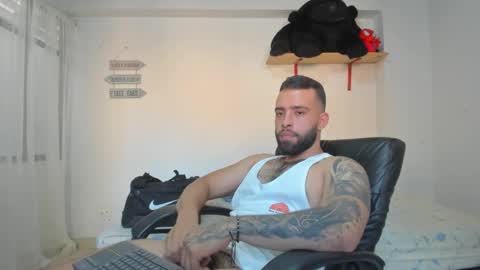 Snapshot of remy_sten chatting on January 2025 09:39:02 PM Rmy Steen online show from January 2025 09:39:02 PM
