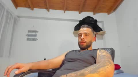Snapshot of remy_sten chatting on February 2025 11:37:01 PM Rmy Steen online show from February 2025 11:37:01 PM