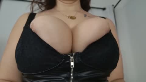 Snapshot of renattabigboobs chatting on January 2025 08:22:01 AM Renatta online show from January 2025 08:22:01 AM
