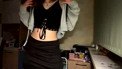 Mia online show from April 2026 07:58:01 PM