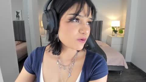 Snapshot of renee_shelby_ chatting on June 2026 09:57:02 PM Renee Shelby online show from June 2026 09:57:02 PM