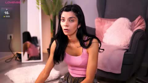 Snapshot of reneevoss chatting on October 2025 04:59:01 AM Rena online show from October 2025 04:59:01 AM