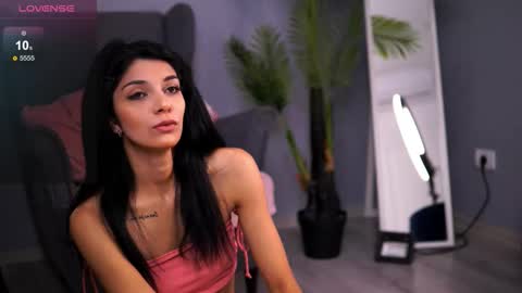 Snapshot of reneevoss chatting on November 2025 04:22:02 AM Rena online show from November 2025 04:22:02 AM