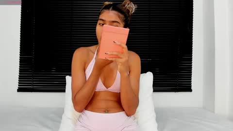 Snapshot of rennatta_sx chatting on September 2025 12:08:02 PM Renata online show from September 2025 12:08:02 PM