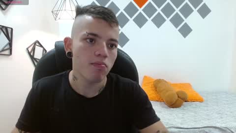 R E N E  online show from December 2024 06:57:01 PM