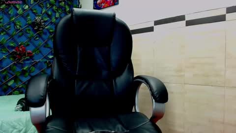 R E N E  online show from February 2025 10:27:02 AM