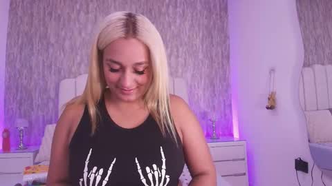 Snapshot of reven_lilith chatting on April 2026 03:09:02 AM REVEN online show from April 2026 03:09:02 AM