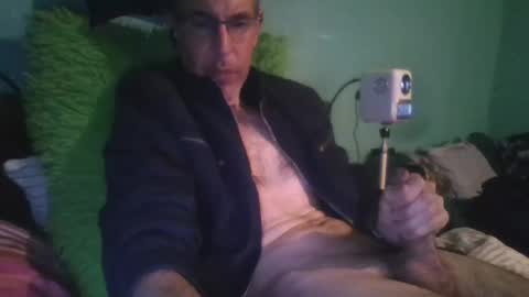 Snapshot of reyes_albert2006 chatting on April 2026 08:52:02 AM reyes_albert2006 online show from April 2026 08:52:02 AM