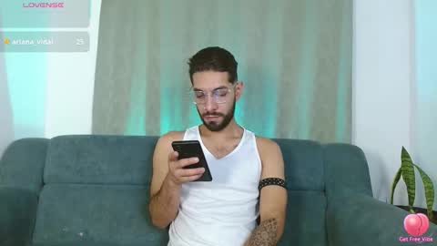 Snapshot of reypablo1 chatting on October 2025 01:02:02 AM REY PABLO Independent online show from October 2025 01:02:02 AM