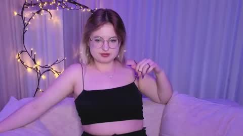 Snapshot of rheamoonn chatting on June 2026 06:13:01 PM Grace online show from June 2026 06:13:01 PM