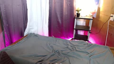 Snapshot of rhian20 chatting on January 2025 04:11:01 PM HI GUYS IM RHIAN PLEASE GIVE ME THUMBS UP online show from January 2025 04:11:01 PM