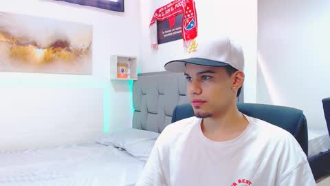 Snapshot of rickii_hot chatting on February 2026 06:52:01 PM Ricki online show from February 2026 06:52:01 PM