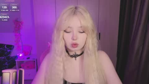 Snapshot of riley_vice chatting on June 2026 08:49:01 AM Sofia online show from June 2026 08:49:01 AM