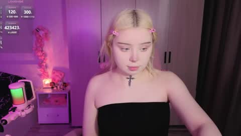 Snapshot of riley_vice chatting on June 2026 06:29:02 AM Sofia online show from June 2026 06:29:02 AM