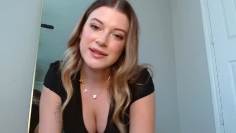 Snapshot of rileydepp chatting on December 2024 08:15:01 PM riley depp online show from December 2024 08:15:01 PM