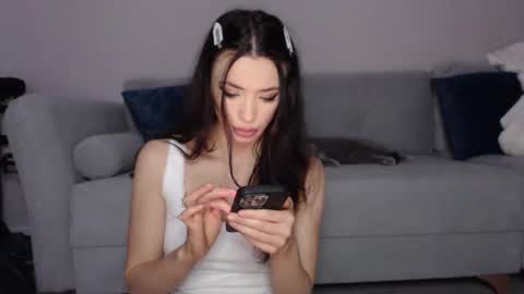 RileyEve online show from December 2025 03:05:01 AM