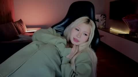 rileymee online show from April 2026 11:42:01 AM